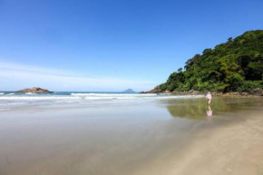 Casa com localização privilegiada, a 140 metros da praia Juquey